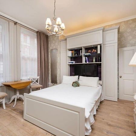 Charming Chelsea Studio Your Cozy Urban Retreat Лондон Екстериор снимка