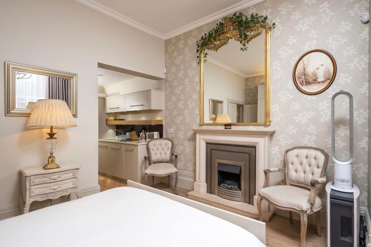 Charming Chelsea Studio Your Cozy Urban Retreat Лондон Екстериор снимка