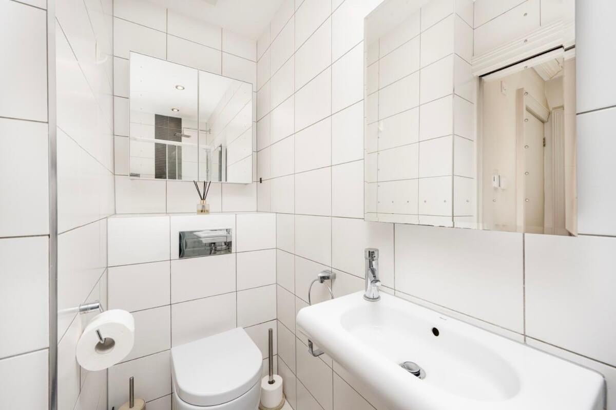 Charming Chelsea Studio Your Cozy Urban Retreat Лондон Екстериор снимка