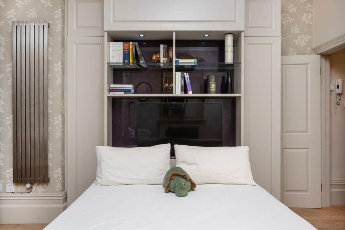 Charming Chelsea Studio Your Cozy Urban Retreat Лондон Екстериор снимка