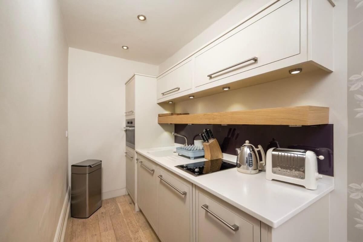 Charming Chelsea Studio Your Cozy Urban Retreat Лондон Екстериор снимка